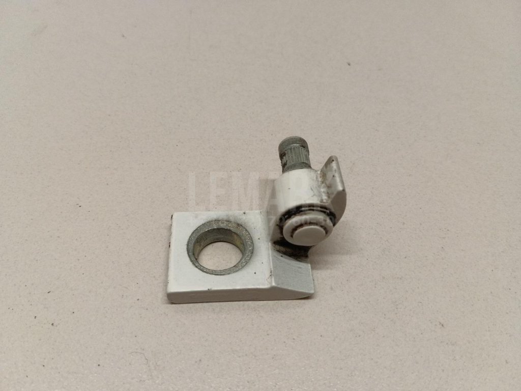 Петля двери