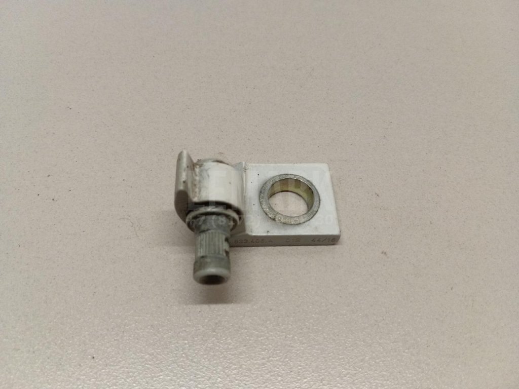 Петля двери