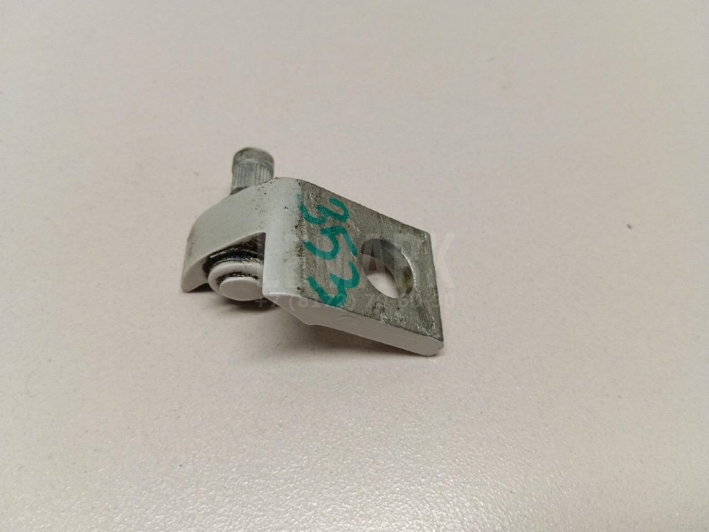 Петля двери