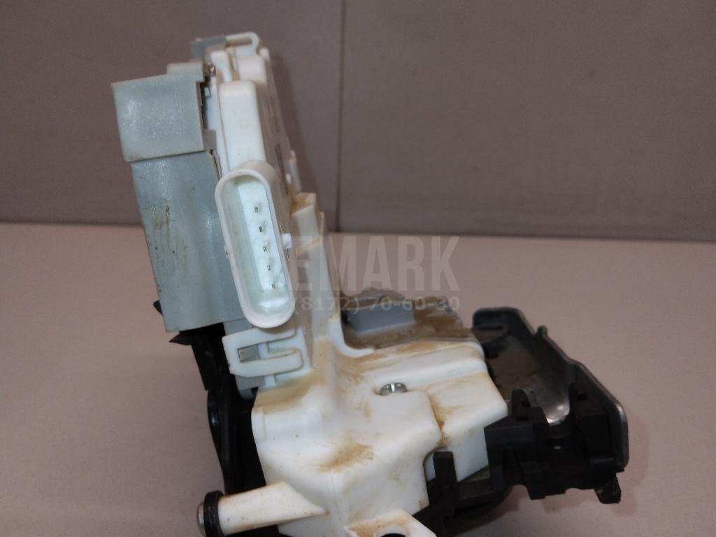 Замок двери задней левой