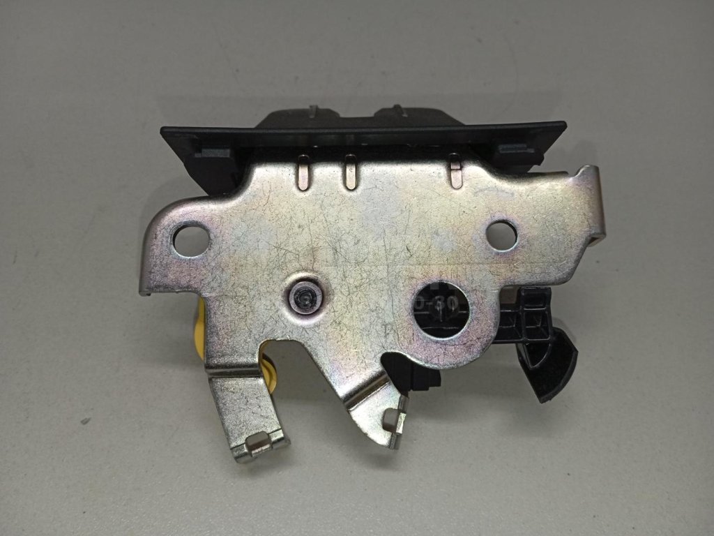 Замок багажника