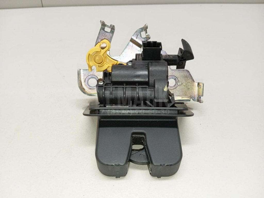 Замок багажника