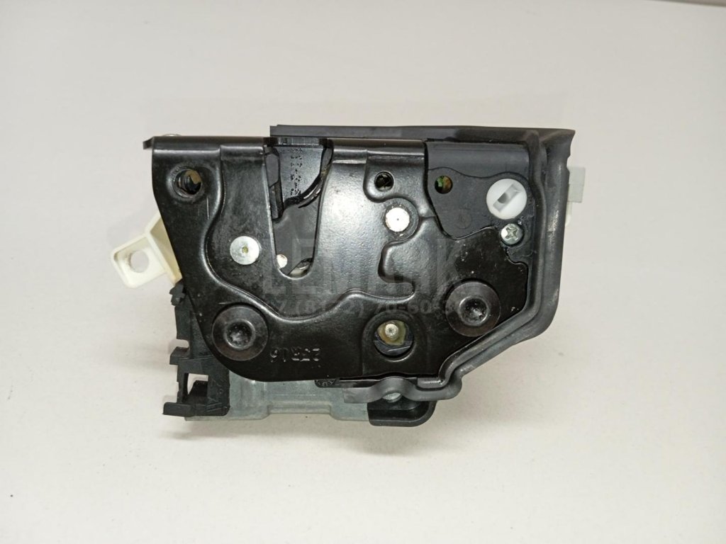 Замок двери передней правой