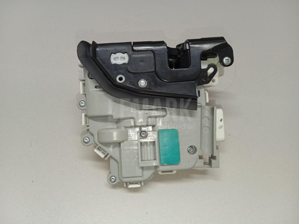 Замок двери передней правой