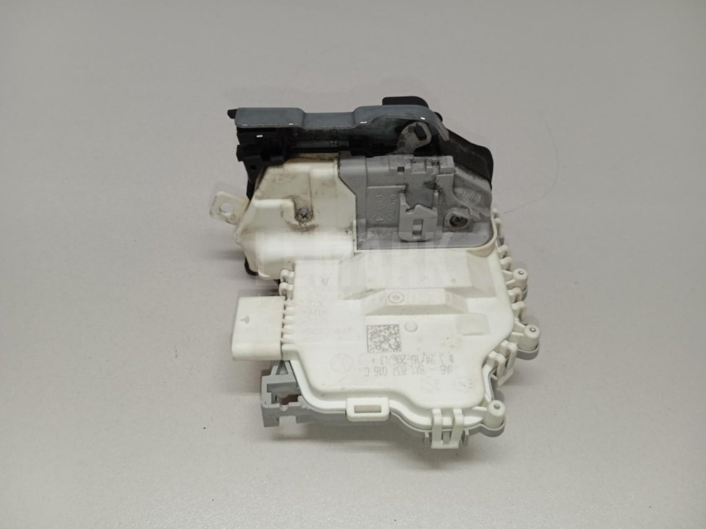 Замок двери передней правой