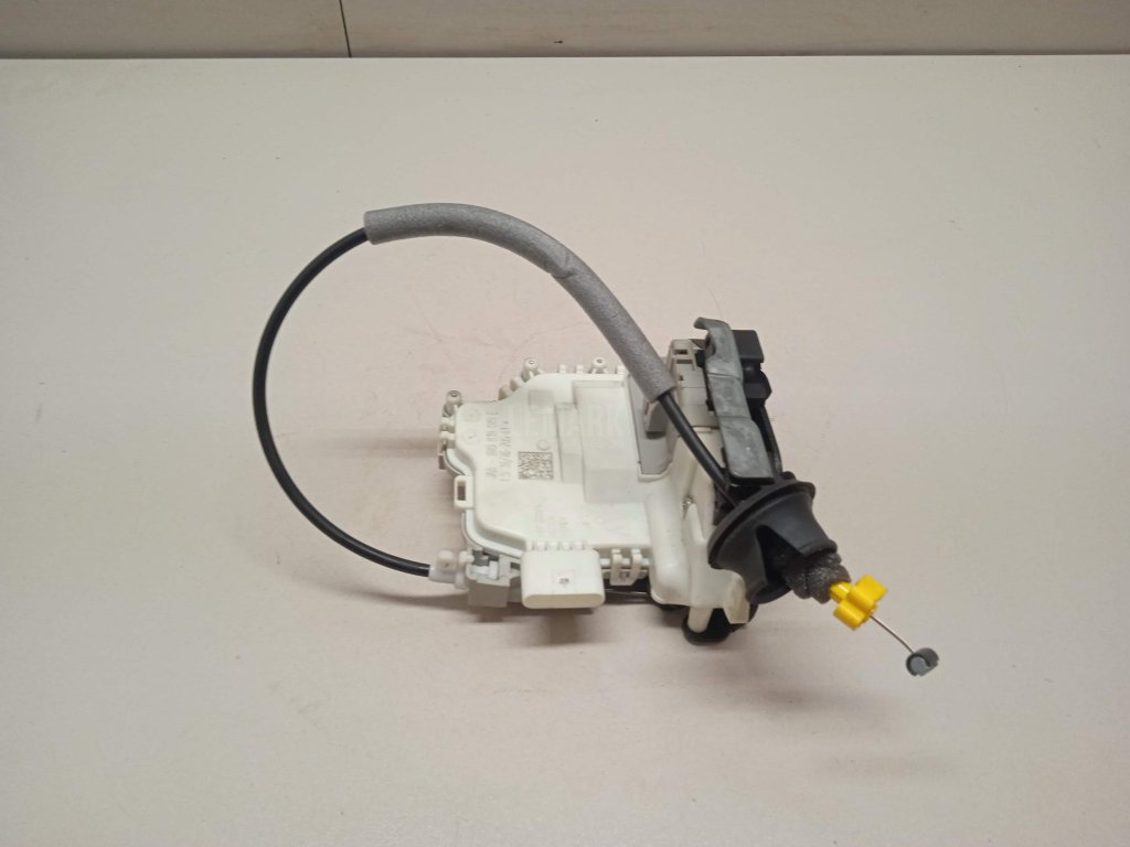 Замок двери задней левой