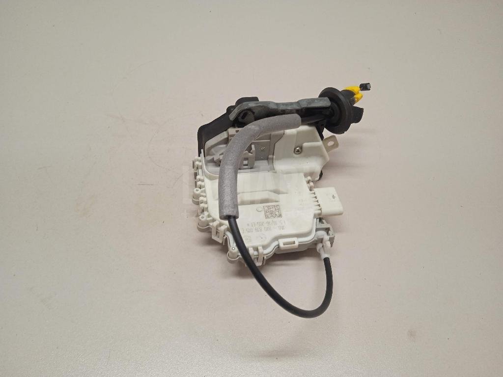 Замок двери задней левой