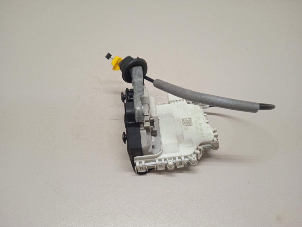 Замок двери задней левой