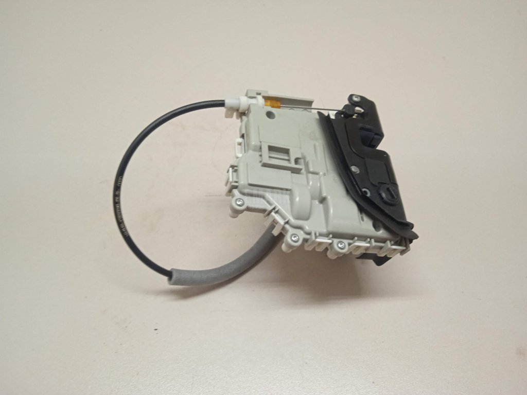 Замок двери задней левой