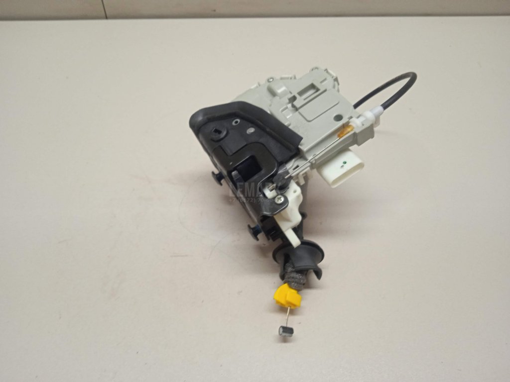 Замок двери задней левой