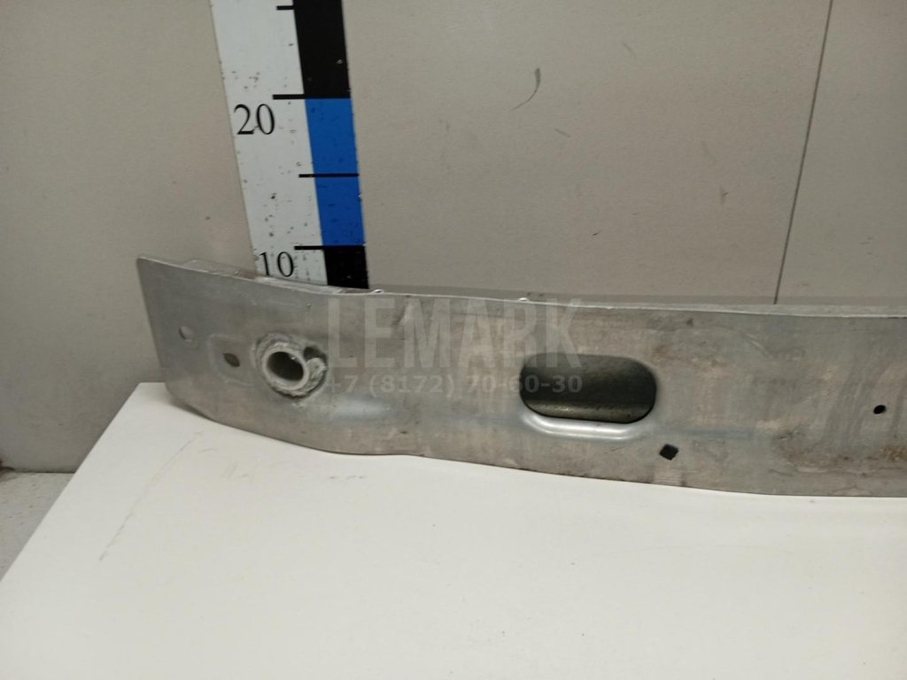 Усилитель переднего бампера