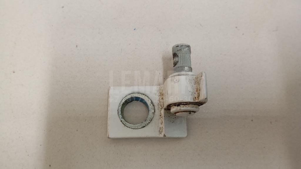 Петля двери