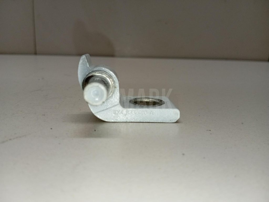 Петля двери