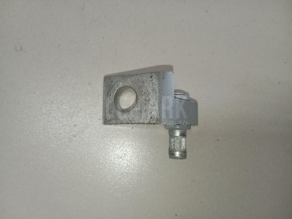 Петля двери