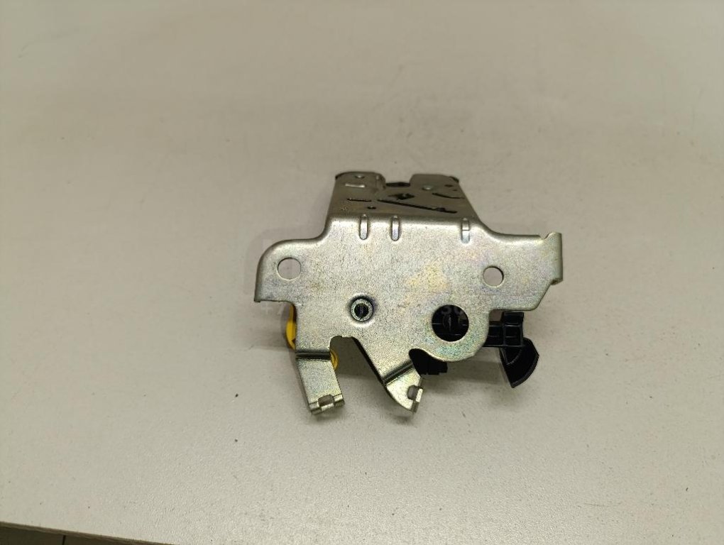 Замок багажника