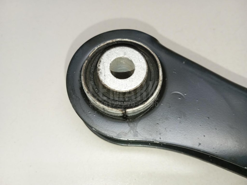 Рычаг задний верхний левый