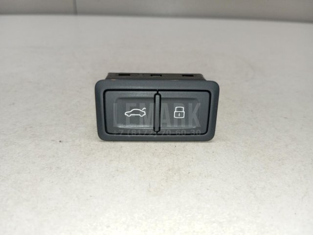 Кнопка закрывания багажника