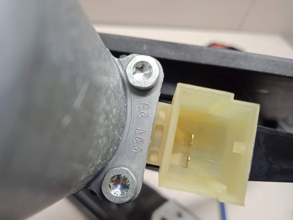 Стеклоподъемник электр. задний правый