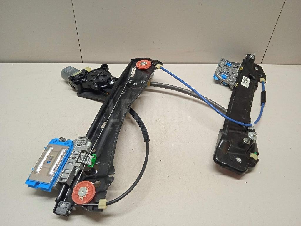 Стеклоподъемник электр. задний правый