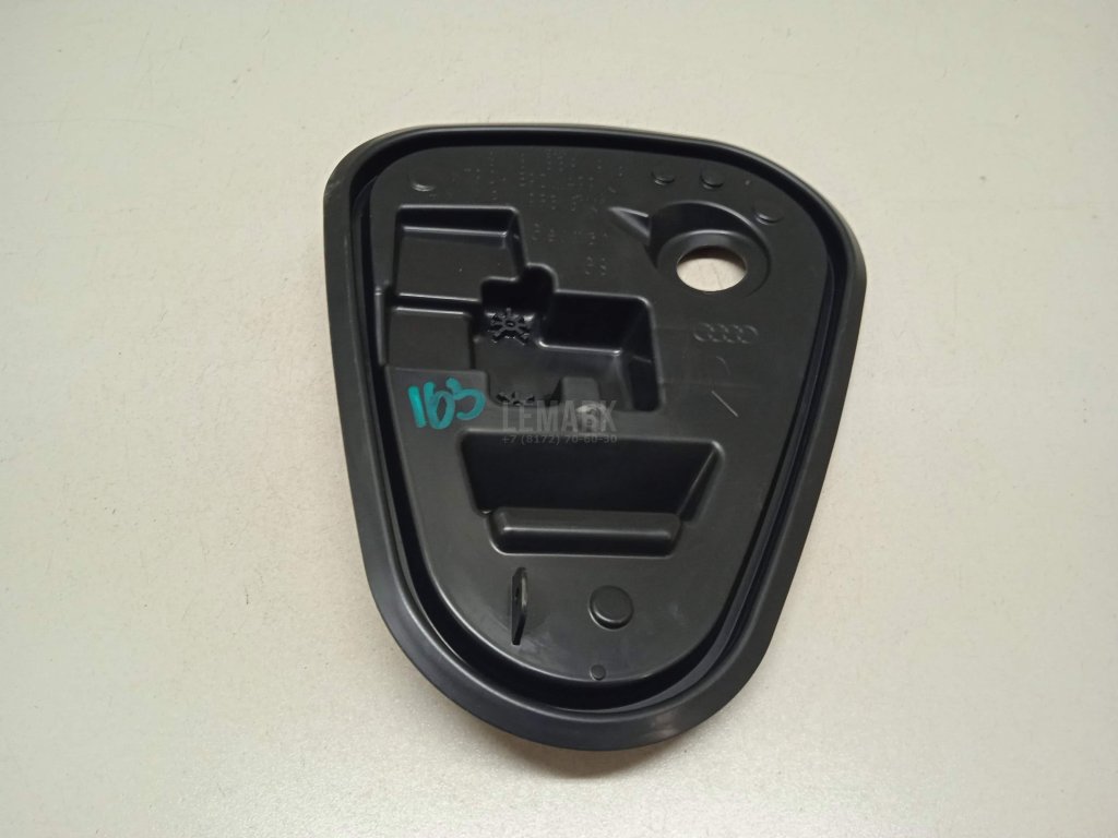 Заглушка панели двери