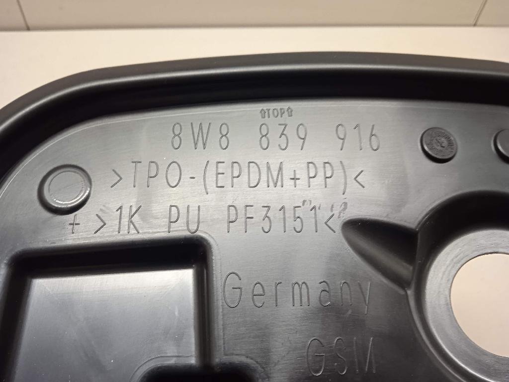 Заглушка панели двери