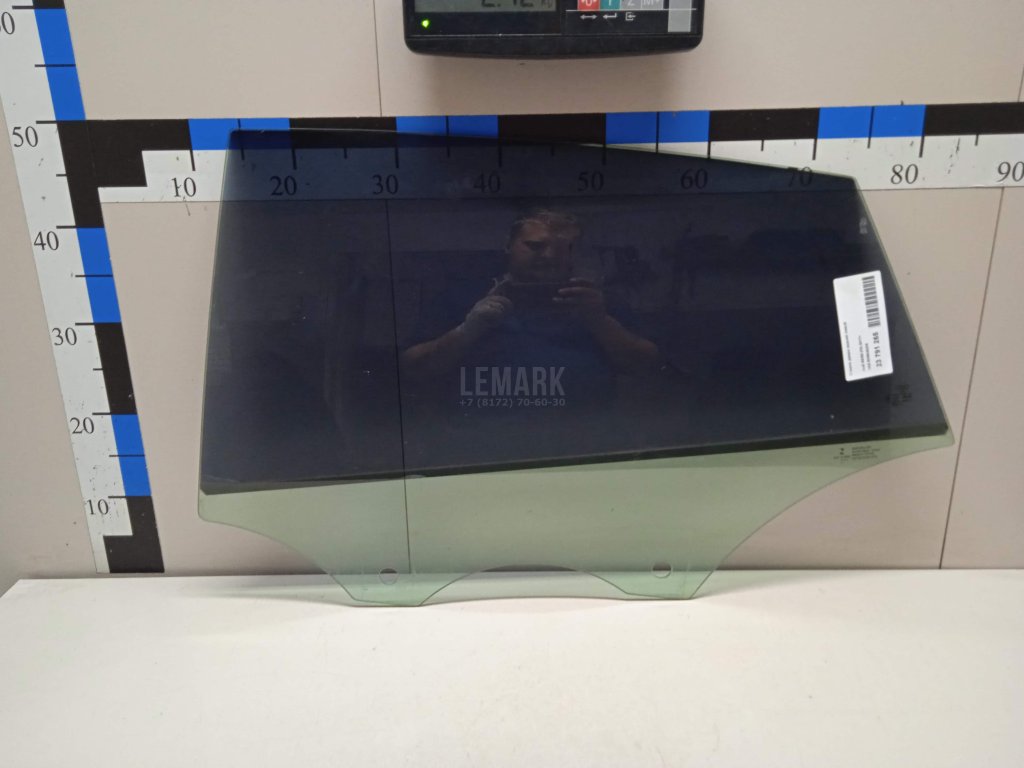 Стекло двери задней левой