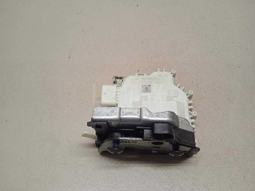 Замок двери задней левой