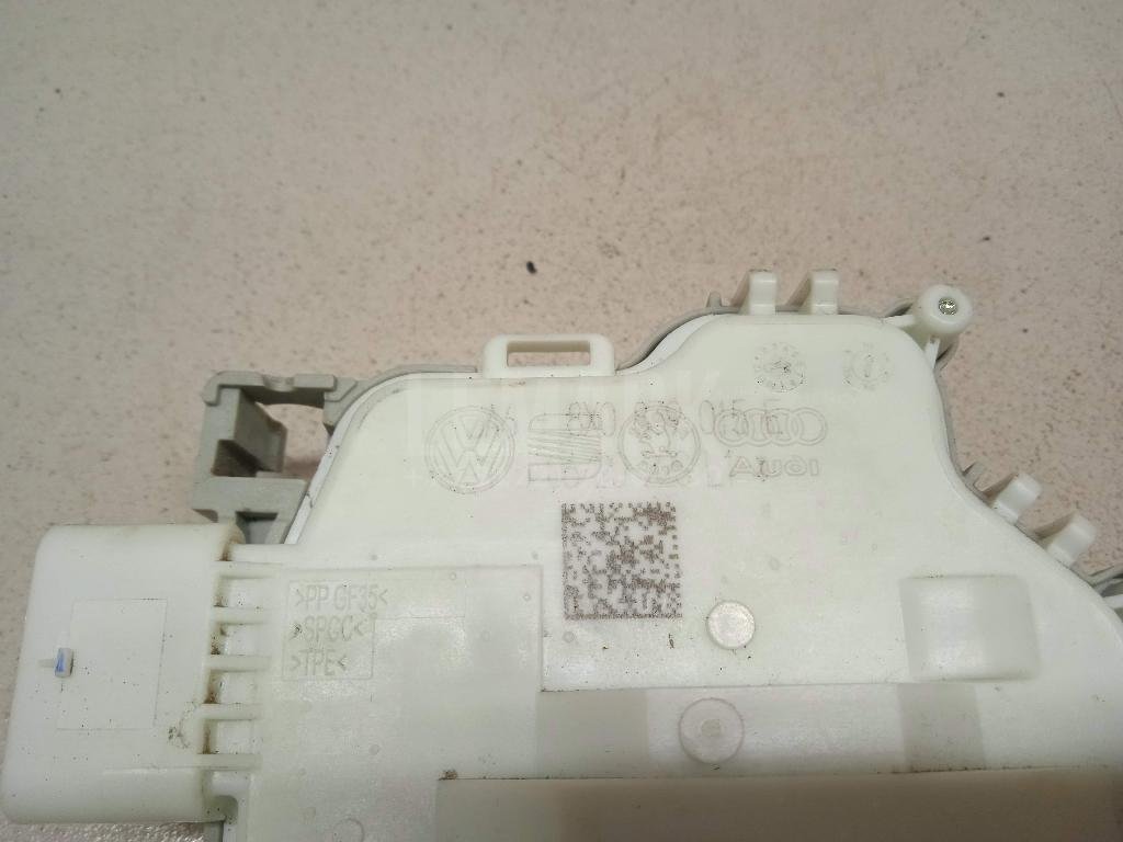 Замок двери задней левой