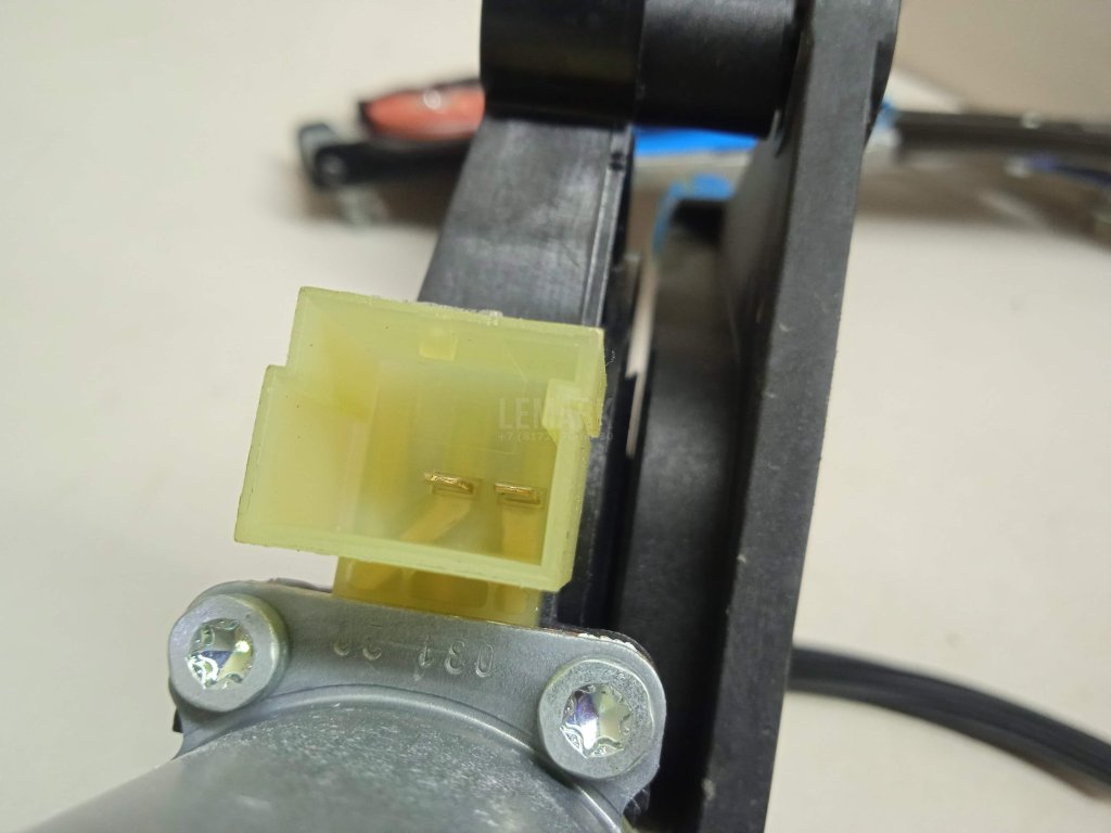 Стеклоподъемник электр. задний левый