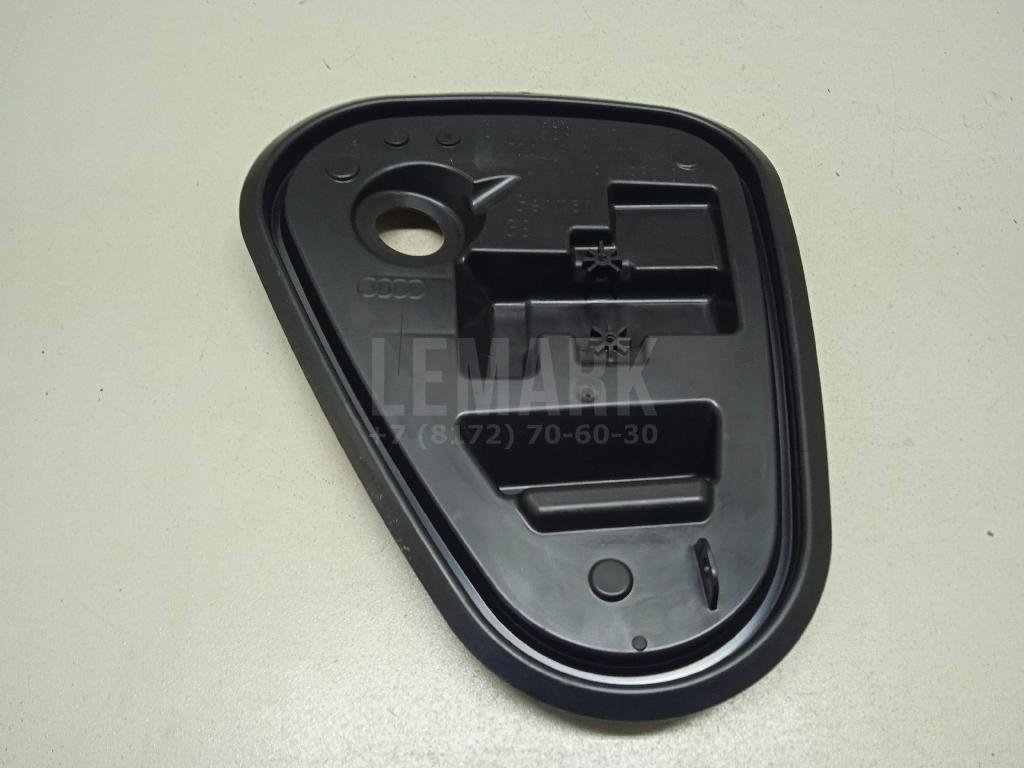 Заглушка панели двери