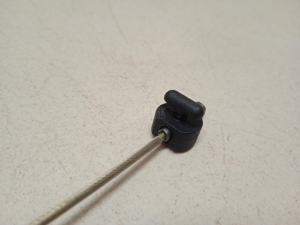 Трос открывания передней двери