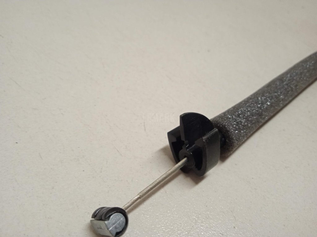 Трос открывания передней двери