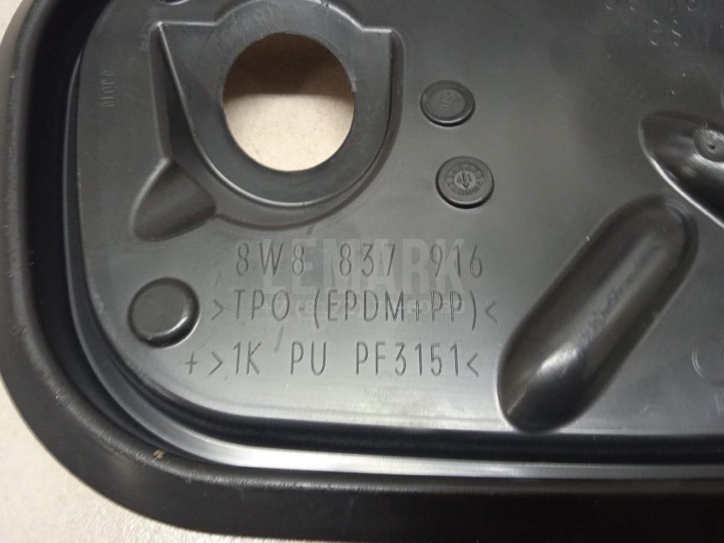 Заглушка панели двери