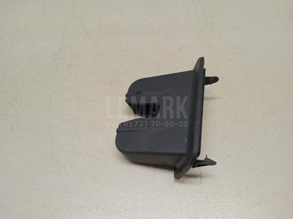 Кожух замка багажника