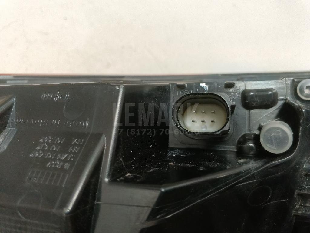 Фонарь задний наружный левый