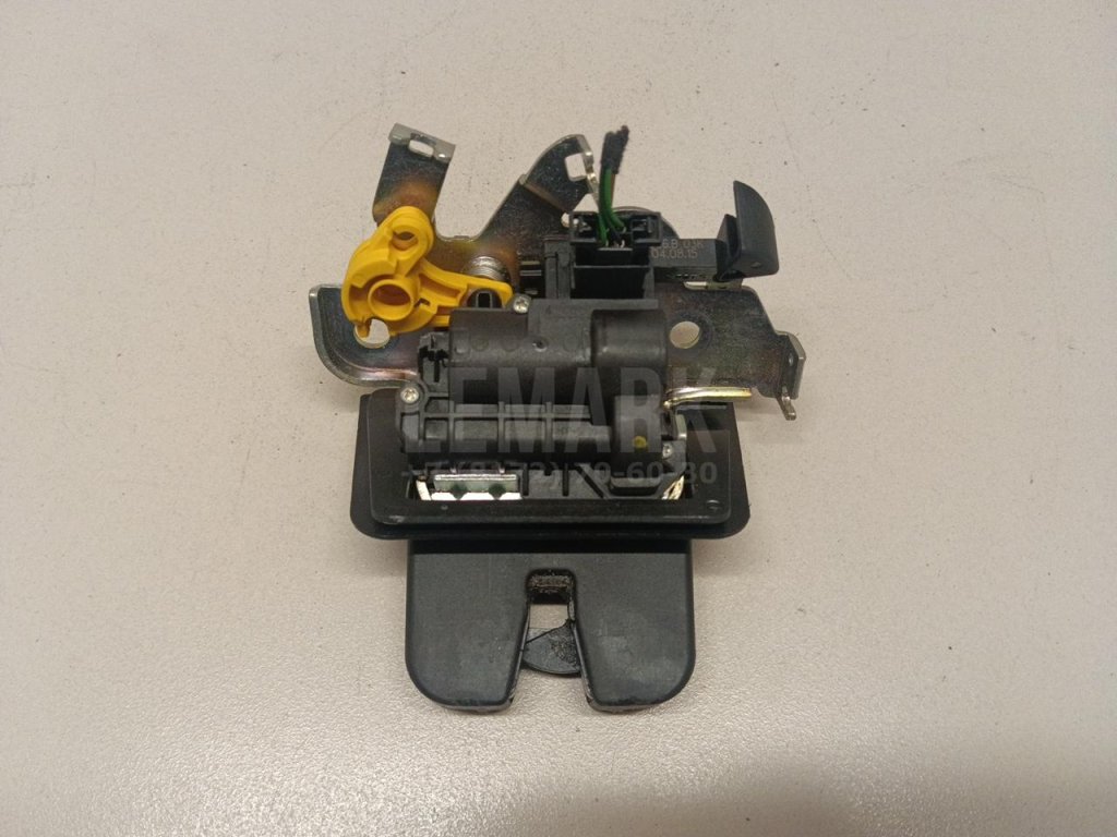 Замок багажника