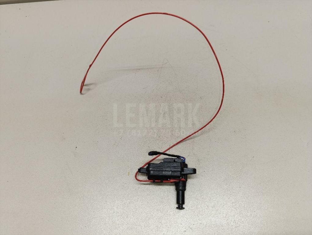 Активатор замка крышки бензобака