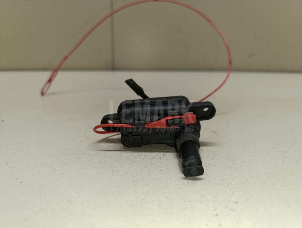 Активатор замка крышки бензобака