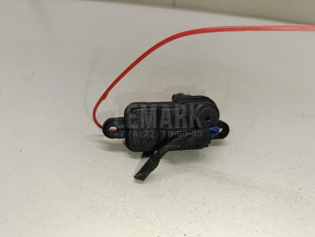 Активатор замка крышки бензобака