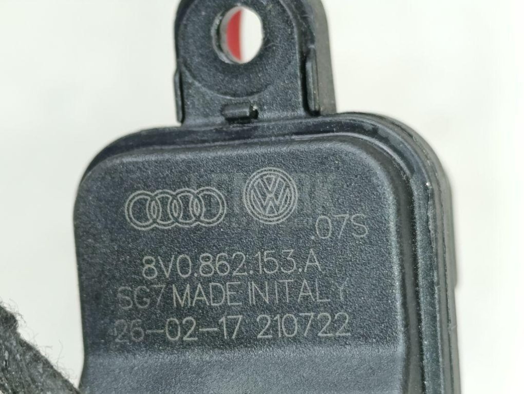 Активатор замка крышки бензобака