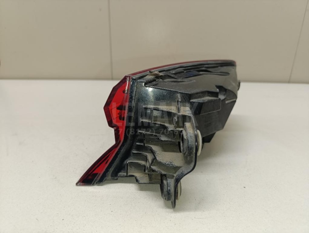 Фонарь задний наружный левый