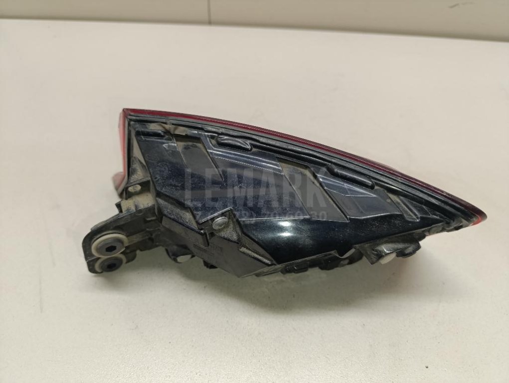 Фонарь задний наружный левый