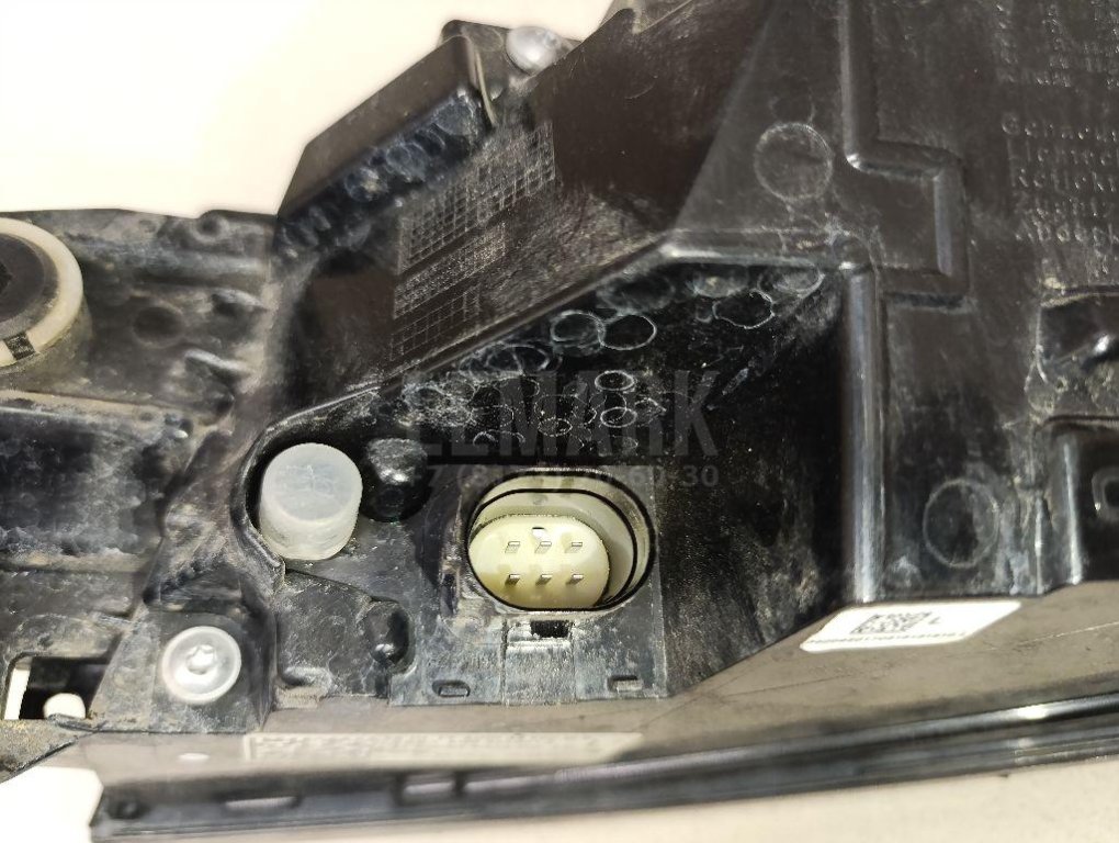 Фонарь задний наружный левый