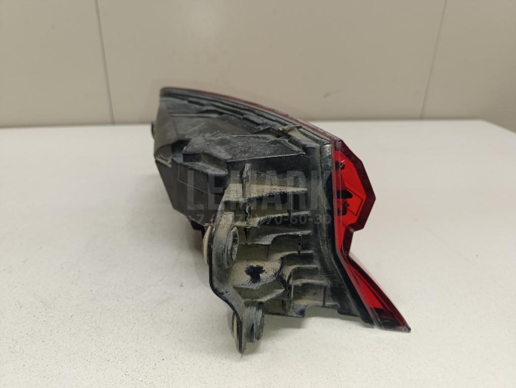 Фонарь задний наружный правый