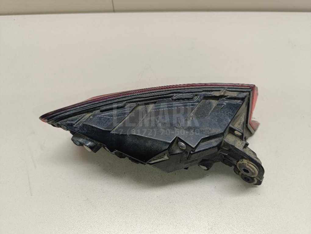 Фонарь задний наружный правый