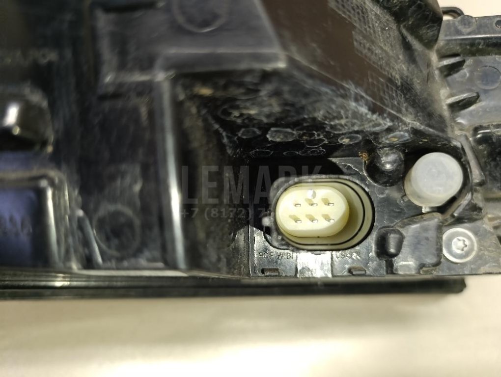 Фонарь задний наружный правый