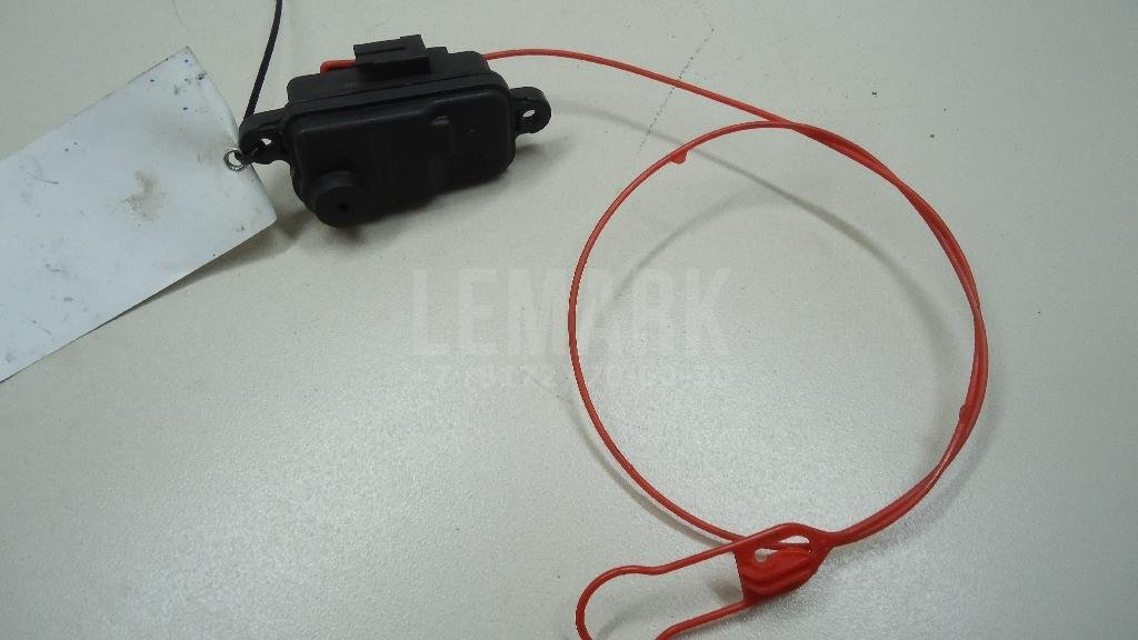 Активатор замка крышки бензобака