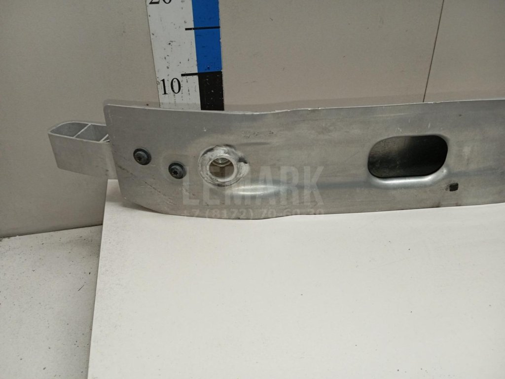 Усилитель переднего бампера