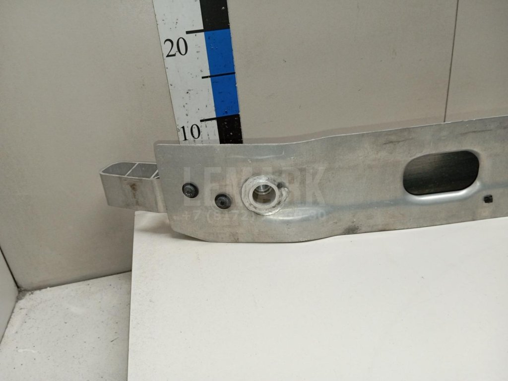 Усилитель переднего бампера