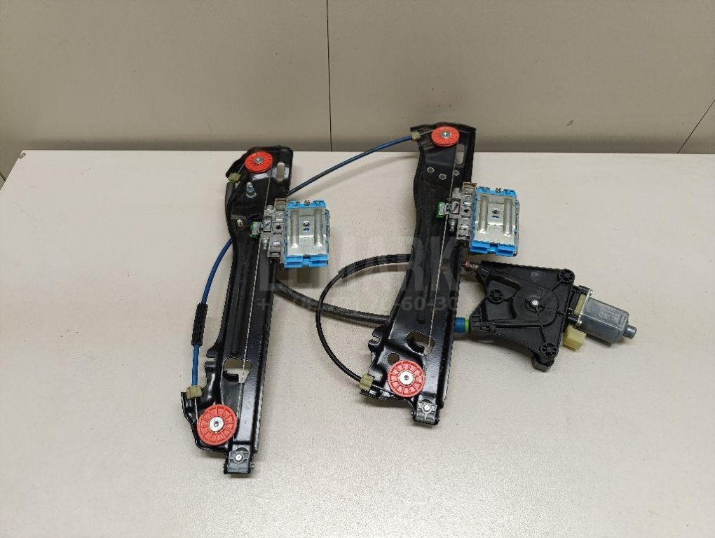 Стеклоподъемник электр. задний левый